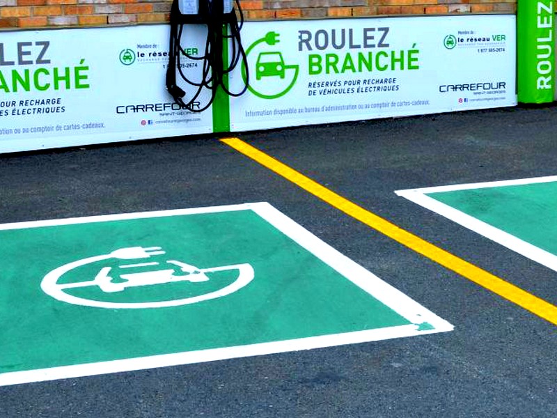 Elektromobilita ve Francii: kde je ten milion nabíjecích stanic?